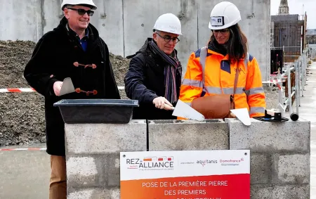 Pose de la première pierre des futurs commerces de Rez-Alliance à Bastide Niel