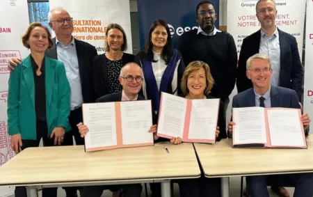 Domofrance, l’European Space Agency - ESA et la Ville de Pessac signent une convention pour intégrer l’innovation spatiale dans le cadre du PRU Saige Formanoir