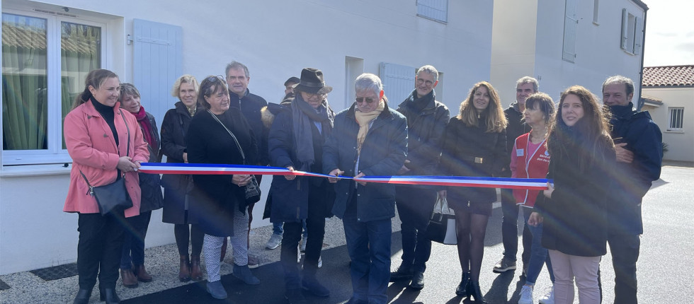 inauguration en présence du maire claude baudin et directeur executif patrick couvrand